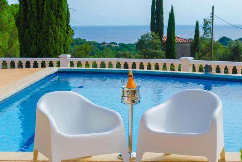 Lloret de Mar Villa Sleeps 14 Pool Wifi