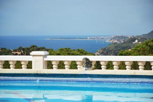 Lloret de Mar Villa Sleeps 14 Pool Wifi
