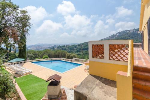 Lloret de Mar Villa Sleeps 14 Pool Wifi
