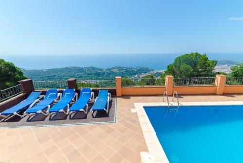 Lloret de Mar Villa Sleeps 8 Pool Air Con Wifi
