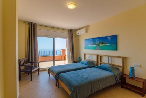 Lloret de Mar Villa Sleeps 8 Pool Air Con Wifi