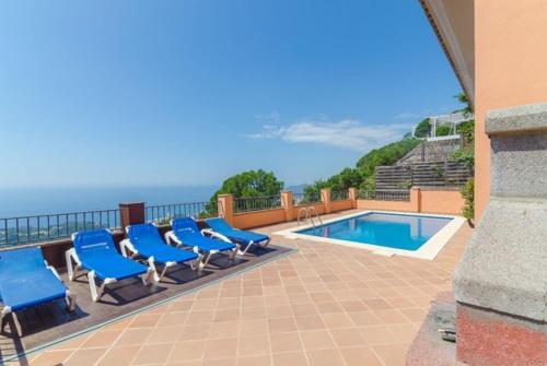 Lloret de Mar Villa Sleeps 8 Pool Air Con Wifi