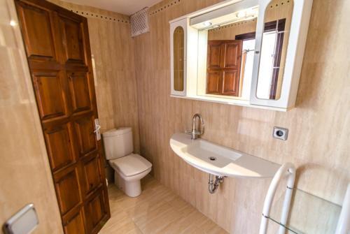 Lloret de Mar Villa Sleeps 6 Pool Wifi