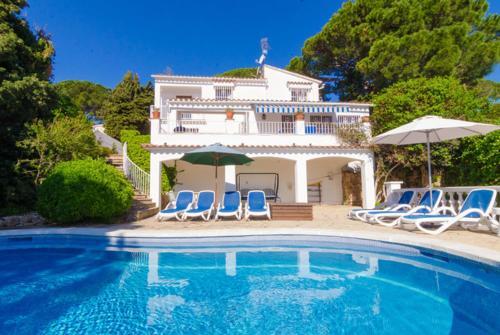 Lloret de Mar Villa Sleeps 6 Pool Wifi