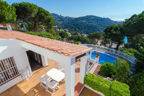 Lloret de Mar Villa Sleeps 6 Pool Wifi
