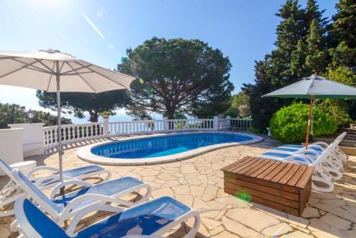 Lloret de Mar Villa Sleeps 6 Pool Wifi