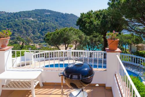 Lloret de Mar Villa Sleeps 6 Pool Wifi