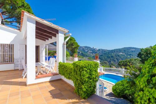 Lloret de Mar Villa Sleeps 6 Pool Wifi