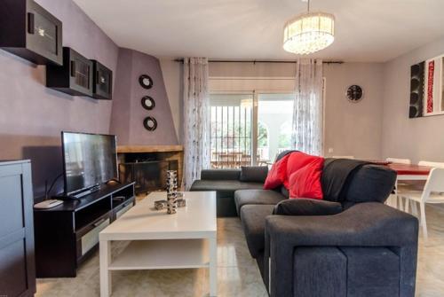 Lloret de Mar Villa Sleeps 6 Pool Air Con Wifi