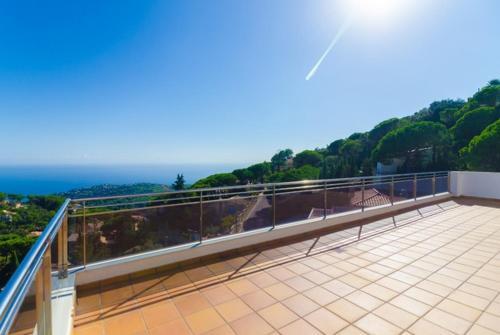 Lloret de Mar Villa Sleeps 10 Pool Wifi