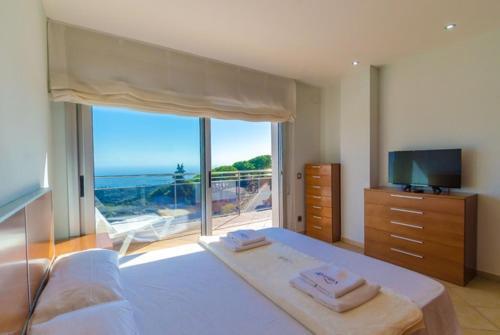 Lloret de Mar Villa Sleeps 10 Pool Wifi