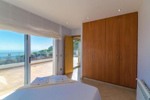 Lloret de Mar Villa Sleeps 10 Pool Wifi
