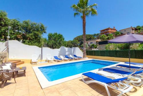 Lloret de Mar Villa Sleeps 18 Pool Wifi