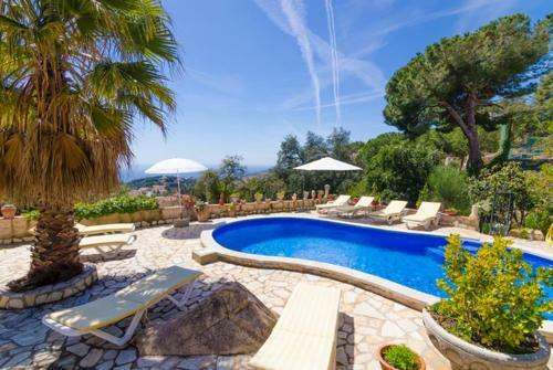 Lloret de Mar Villa Sleeps 8 Pool Wifi