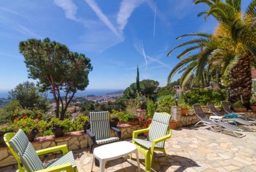 Lloret de Mar Villa Sleeps 8 Pool Wifi