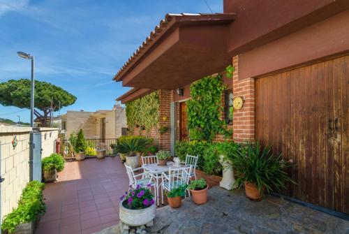 Lloret de Mar Villa Sleeps 8 Pool Wifi
