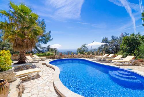 Lloret de Mar Villa Sleeps 8 Pool Wifi