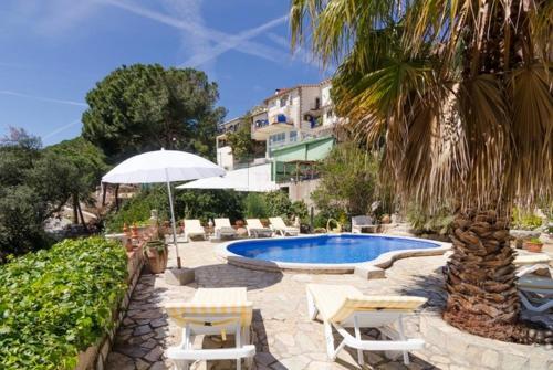 Lloret de Mar Villa Sleeps 8 Pool Wifi