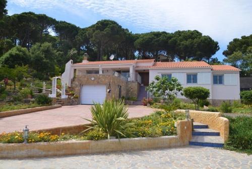 Lloret de Mar Villa Sleeps 6 Pool Wifi
