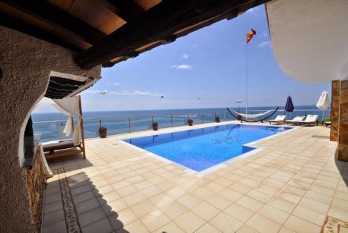 Lloret de Mar Villa Sleeps 10 Pool Air Con Wifi