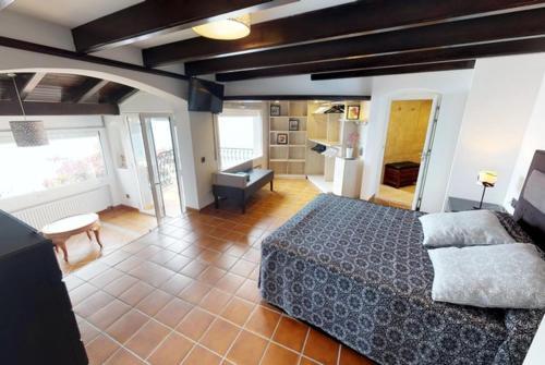 Lloret de Mar Villa Sleeps 10 Pool Air Con Wifi