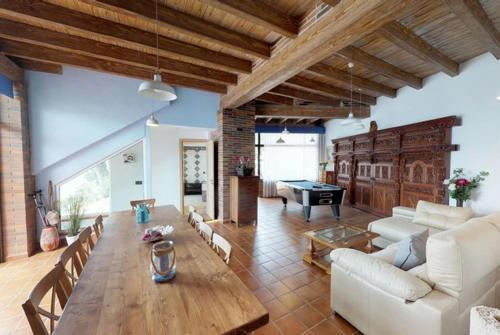 Lloret de Mar Villa Sleeps 10 Pool Air Con Wifi