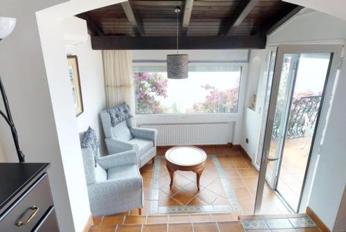Lloret de Mar Villa Sleeps 10 Pool Air Con Wifi