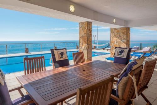 Lloret de Mar Villa Sleeps 10 Pool Air Con Wifi