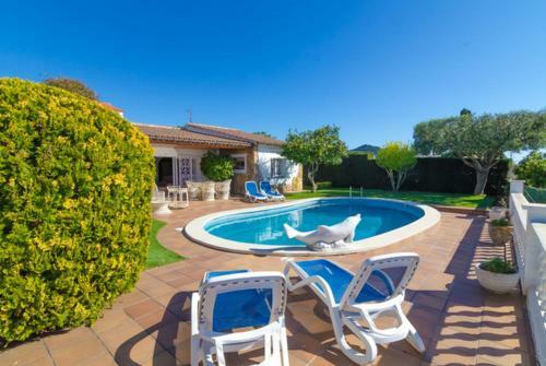 Lloret de Mar Villa Sleeps 6 Pool Wifi