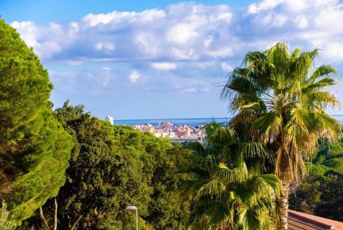 Lloret de Mar Villa Sleeps 9 Pool Wifi