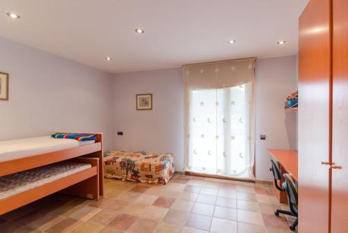 Lloret de Mar Villa Sleeps 7 Pool Air Con Wifi