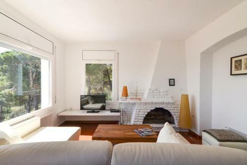 Lloret de Mar Villa Sleeps 6 Pool Wifi