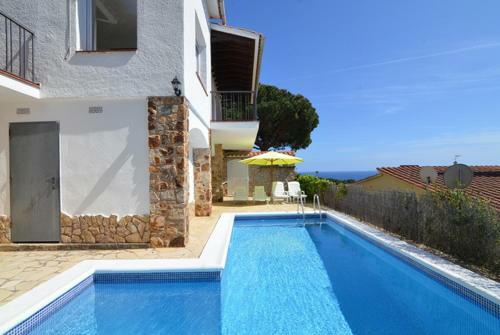 Lloret de Mar Villa Sleeps 6 Pool Wifi