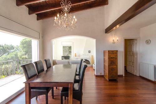Lloret de Mar Villa Sleeps 6 Pool Wifi