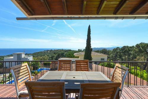 Lloret de Mar Villa Sleeps 6 Pool Wifi