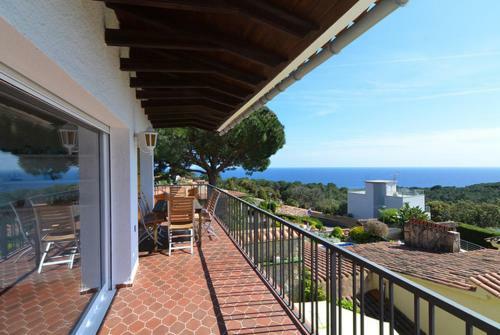 Lloret de Mar Villa Sleeps 6 Pool Wifi