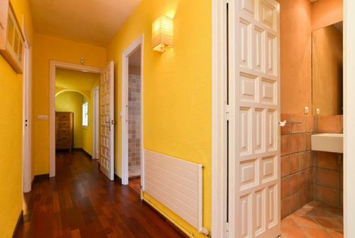 Lloret de Mar Villa Sleeps 6 Pool Wifi