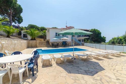 Lloret de Mar Villa Sleeps 10 Pool Air Con Wifi