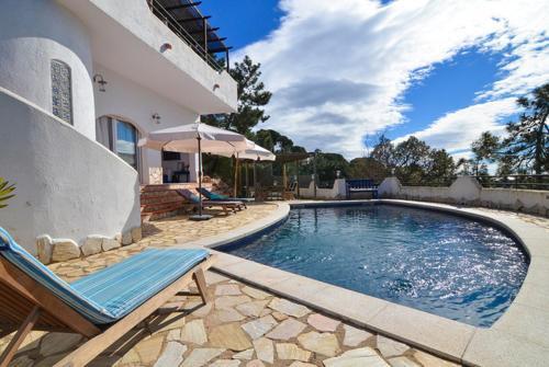 Lloret de Mar Villa Sleeps 6 Pool Wifi