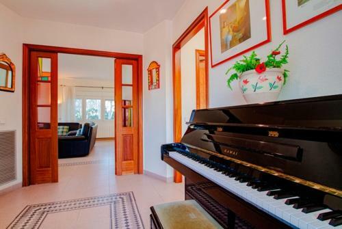 Sant Antoni de Calonge Villa Sleeps 12 Pool Air Con