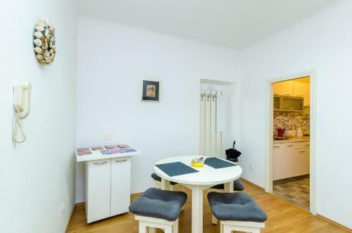 Apartment M
