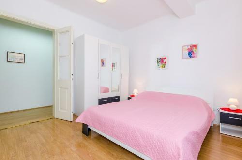 Apartment M