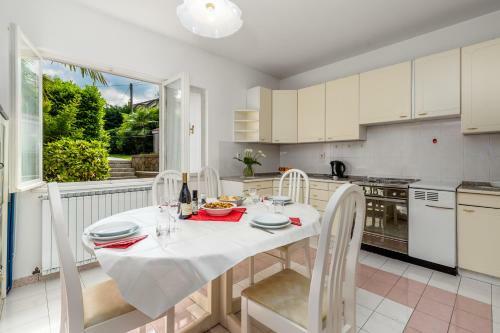 Rona Apartments Ani
