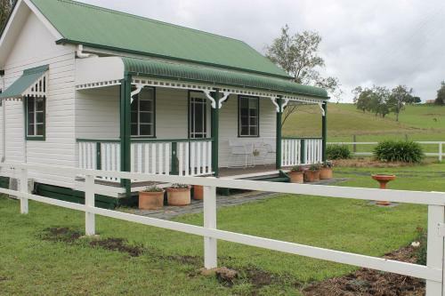 Hostal The Dollhouse Cottage