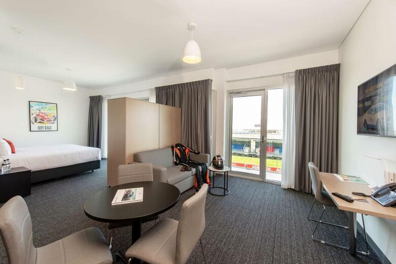 Hotel Rydges Pit Lane