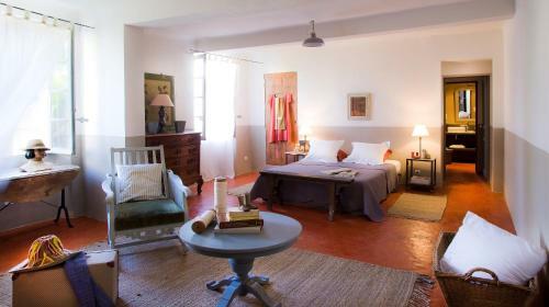 Hostal Hotel Des Colonnes-maison D'h�tes Depuis 2009