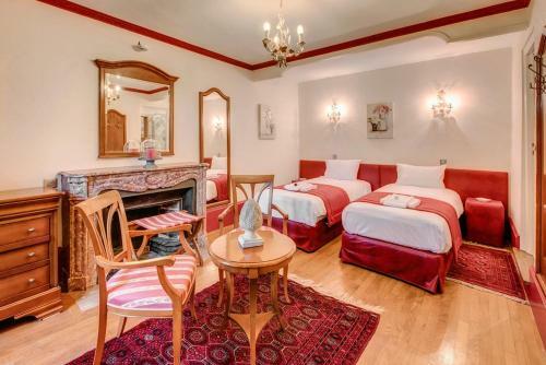 Vescours Chateau Sleeps 20 Pool Wifi