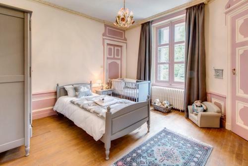 Vescours Chateau Sleeps 20 Pool Wifi