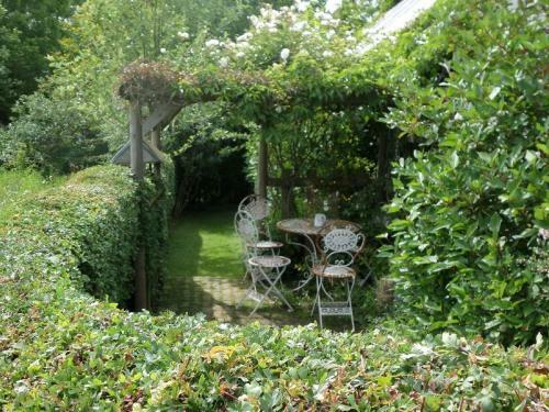 Stunning Cottage Set In Quiet Farmyard In Biddenden Countryside