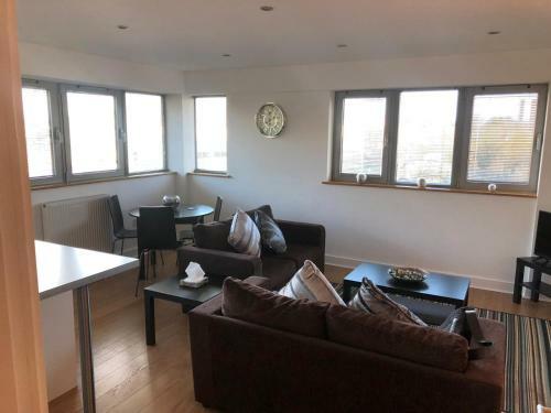 Ir Chelmsford Riverside Apartment